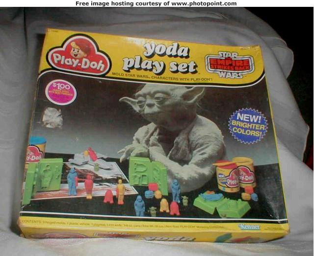 Front of Play Doh Yoda Play Set box