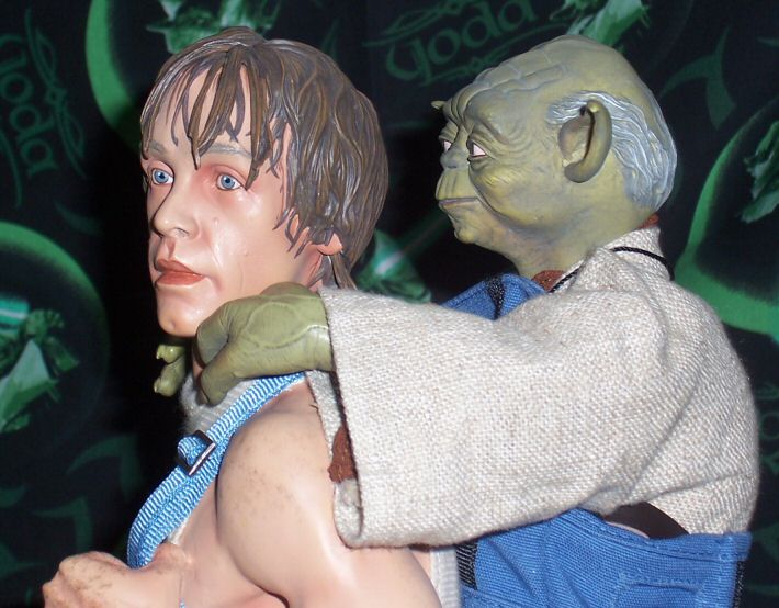 Detail of Sideshow Collectibles Luke/Yoda figurine - heads