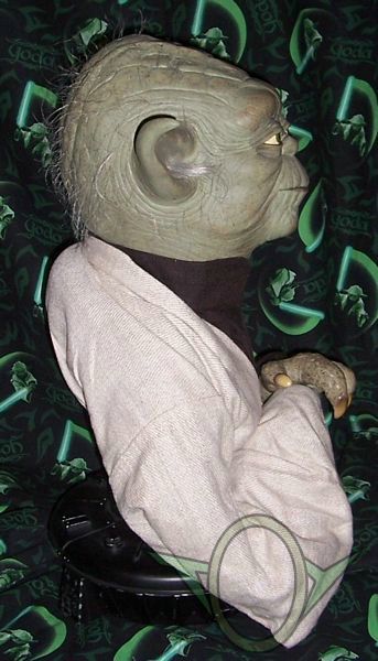 Sideshow Collectibles - Yoda lifesize bust - left side