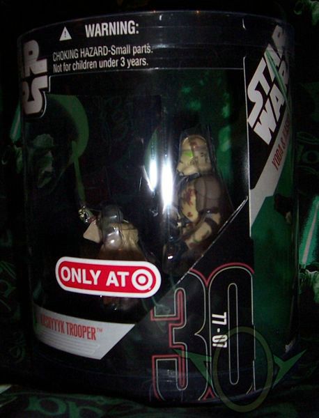 Hasbro - Order 66 two-pack 6 of 6 - Yoda and Kashyyyk Trooper - right side