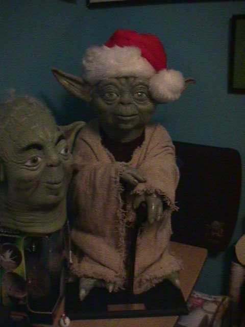 Yoda wearing a Santa Claus hat