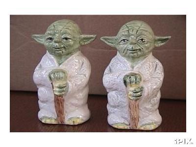 Front of Yoda salt and pepper shakers