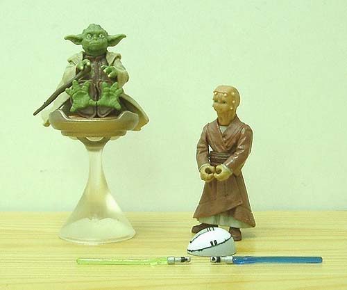 Yoda and Chian action figures