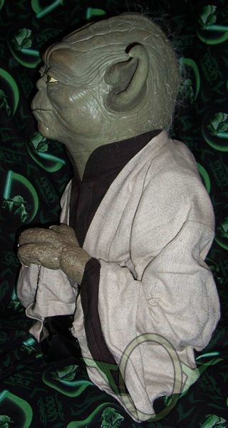 Sideshow Collectibles - Yoda lifesize bust - right side